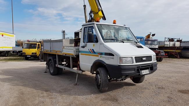IVECO 59.12 CON PIATTAFORMA AEREA PER PERSONE – 1890