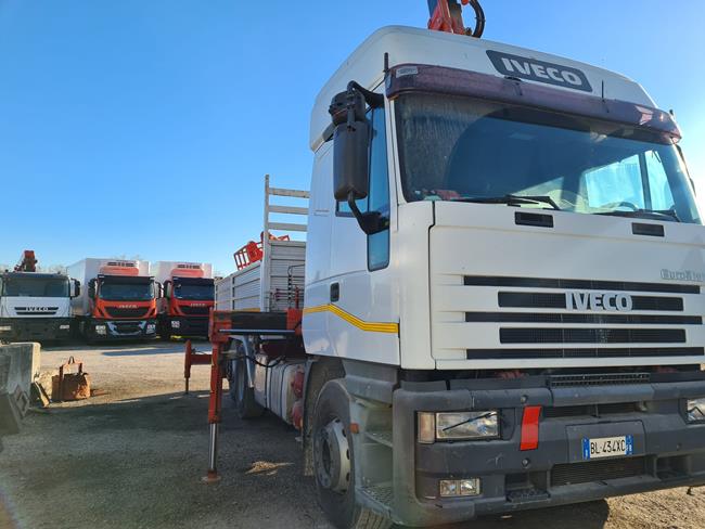 IVECO 240E38 RIB.LE+GRU BENELLI 25000/5S4 ** VEND. PROV. MC**
