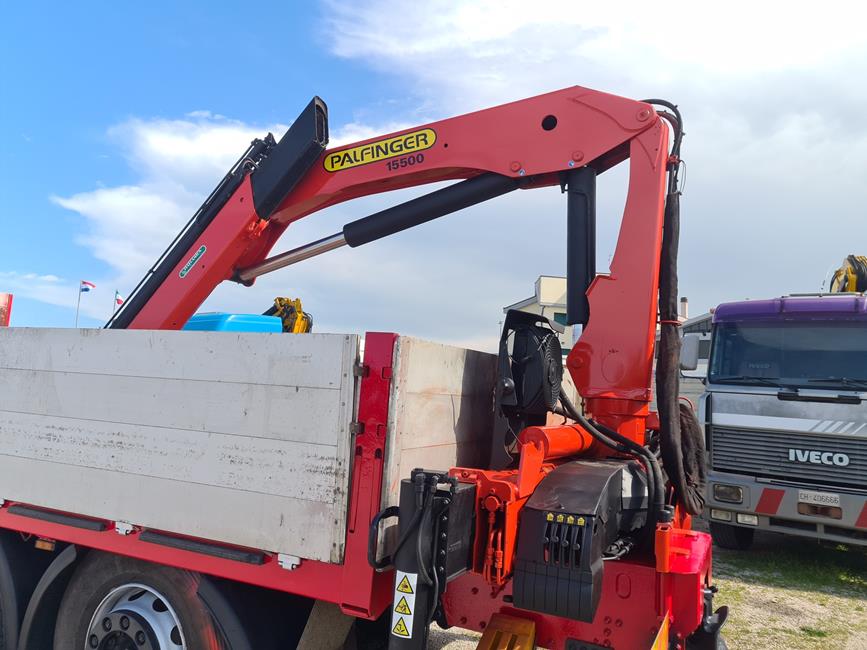 IVECO STRALIS 260S42 CAB. CORTA + GRU PALFINGER 15500/3S – COD. 2426