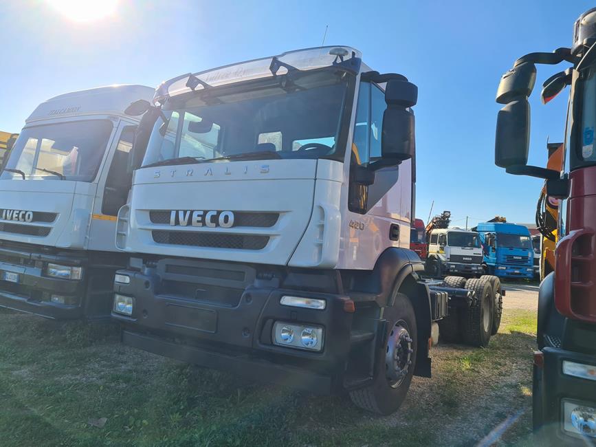 IVECO STRALIS 260S42 CAB. CORTA – COD. 2277