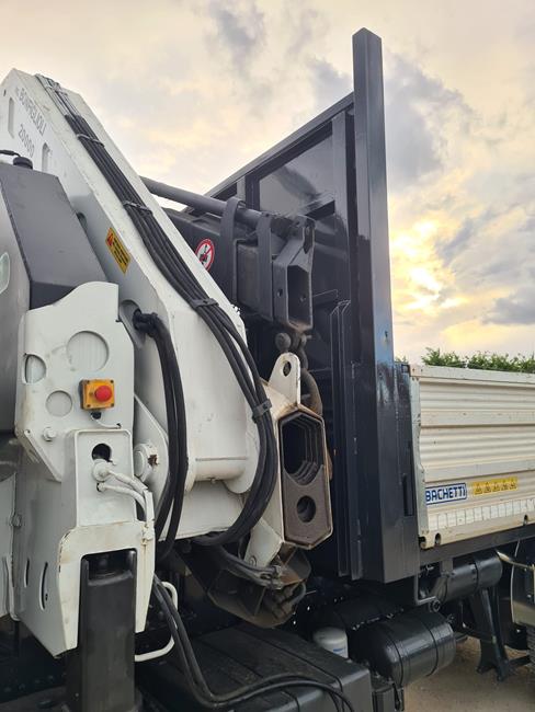 IVECO 190S33 CASS. RIB.LE + GRU BONFIGLIOLI 20000 XL/4S+JIB/2S – COD. 2279