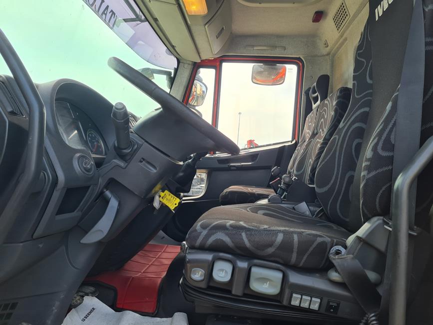 IVECO 130E25 CASS. RIB.LE + GRU KLM 8.0/3S+JIB/2S – COD. 2332