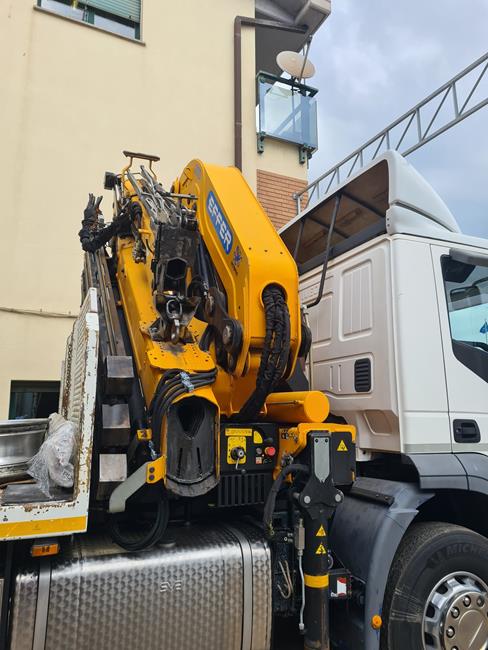IVECO STRALIS 400 +GRU EFFER 370/6S+JIB – COD. 2355