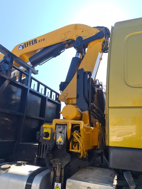 VOLVO FM 380 6X2 + GRU EFFER 370/6S+JIB/3S – COD. 2366