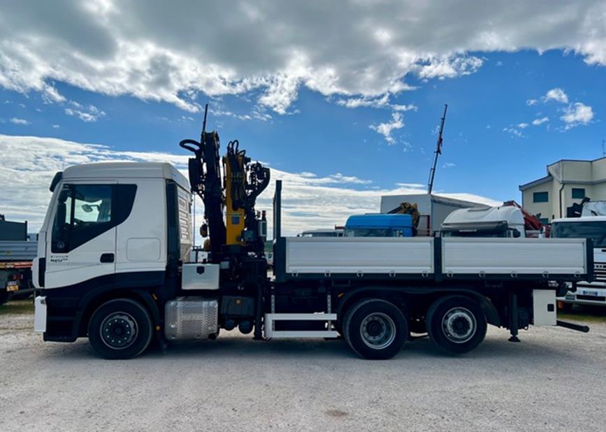 IVECO STRALIS 260S42 EURO6, CASS. RIB.LE+GRU COPMA 320/4S+JIB/4S – COD. 2381