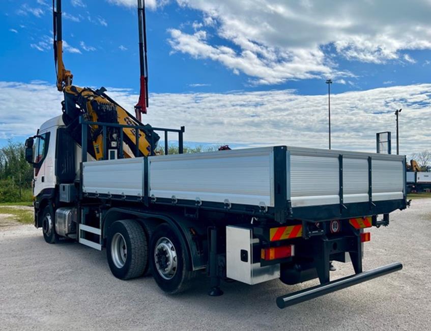 IVECO STRALIS 260S42 EURO6, CASS. RIB.LE+GRU COPMA 320/4S+JIB/4S – COD. 2381