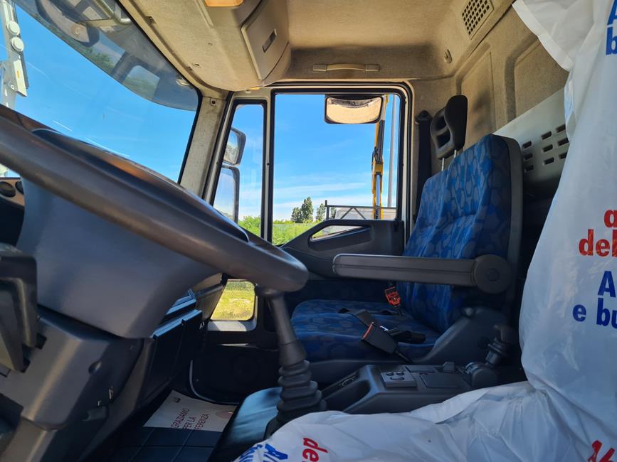 IVECO 150E24 2 ASSI CARRELLONE CON RAMPE – COD. 2324