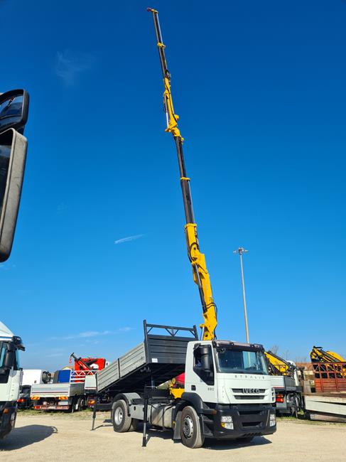 IVECO 190S33 CASS. RIB.LE + GRU EFFER 170/2S+JIB/2S – COD. 2411