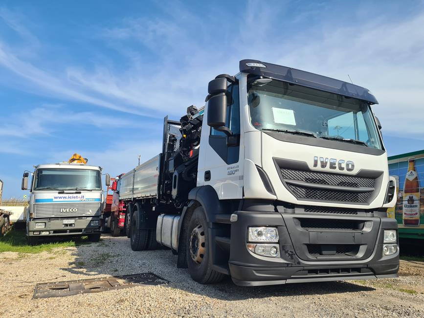 IVECO STRALIS 460 CASS RIB.LE + GRU HIAB 322/5S+JIB/4S – COD 2437