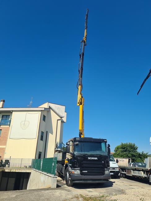 SCANIA P230 CASS. RIB.LE + EFFER 115/3S+JIB/3S – COD. 2340