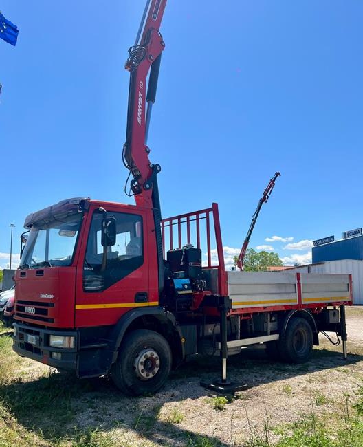 IVECO EUROCARGO 150E23 + GRU FERRARI 712/4S+JIB/2S – COD. 2417