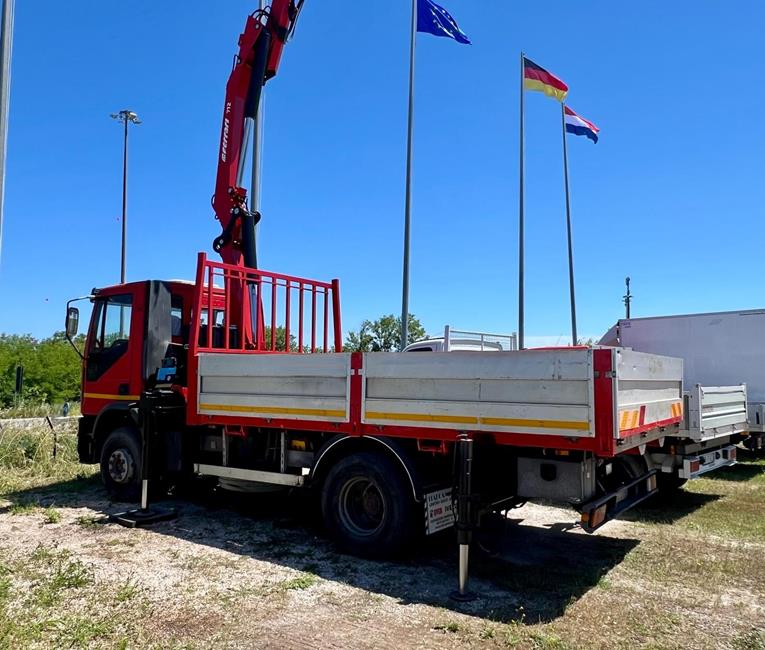 IVECO EUROCARGO 150E23 + GRU FERRARI 712/4S+JIB/2S – COD. 2417