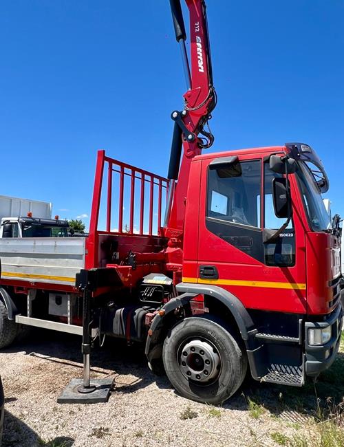 IVECO EUROCARGO 150E23 + GRU FERRARI 712/4S+JIB/2S – COD. 2417