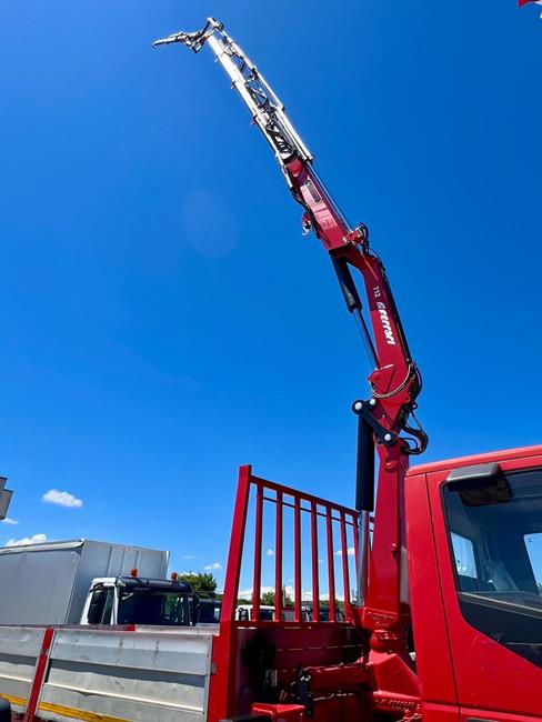 IVECO EUROCARGO 150E23 + GRU FERRARI 712/4S+JIB/2S – COD. 2417