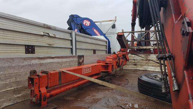 IVECO EUROTECH 420 + GRU FASSI  340.3S+JIB – 1983