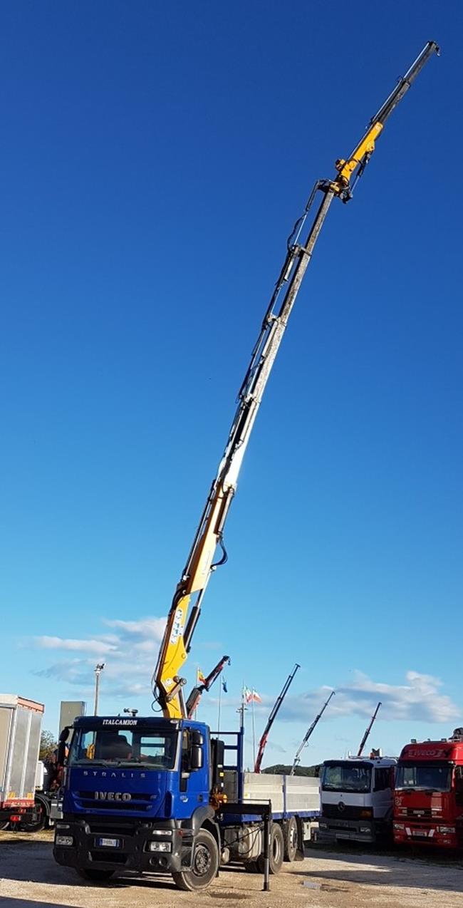IVECO STRALIS 260S42 EURO5 + GRU EFFER 250/4S+JIB – 2042 **VEND. PROV. PE**