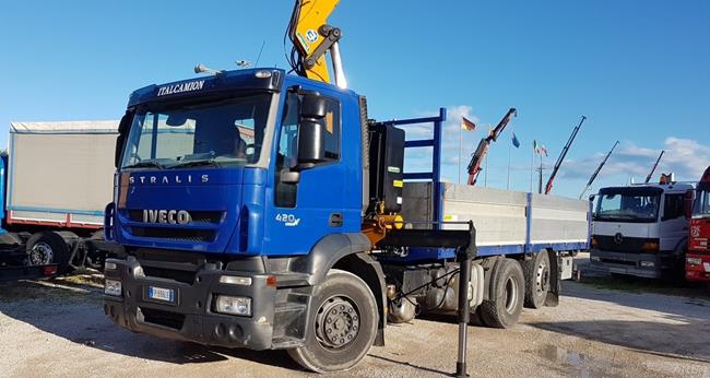 IVECO STRALIS 260S42 EURO5 + GRU EFFER 250/4S+JIB – 2042 **VEND. PROV. PE**