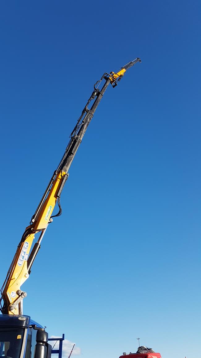 IVECO STRALIS 260S42 EURO5 + GRU EFFER 250/4S+JIB – 2042 **VEND. PROV. PE**