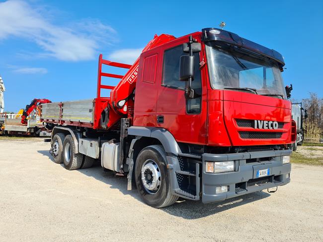 IVECO 350 6X2, CASS. RIB.LE +GRU FASSI 300/4S – COD. 2146 **VEND. PROV. MC**