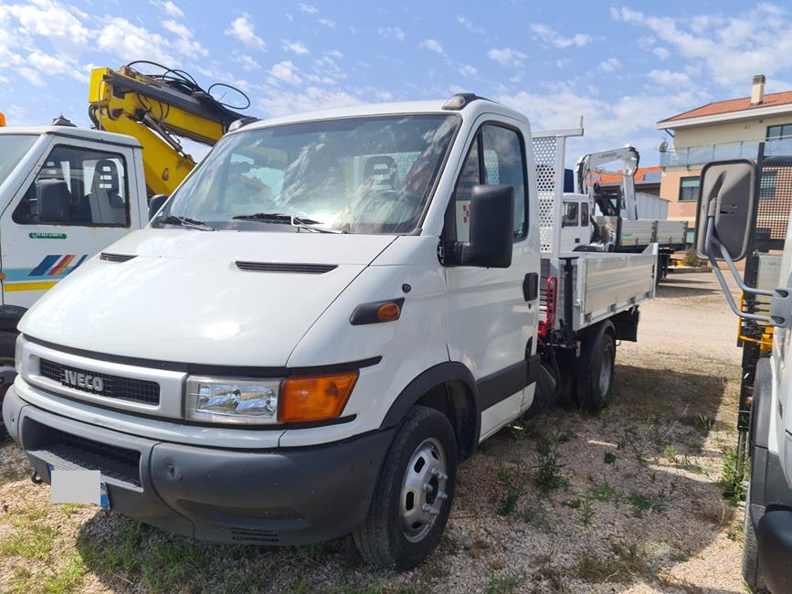 IVECO 35C11 CASS. RIB.LE + GRU – COD. 2165 ** VEND. PROV. MC **