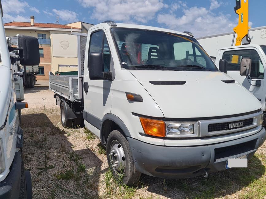 IVECO 35C11 CASS. RIB.LE + GRU – COD. 2165 ** VEND. PROV. MC **