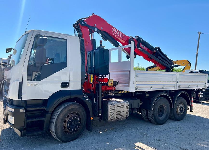 IVECO STRALIS 420 E6 CASS. RIB.LE + GRU FASSI 270/4S+JIB/3S – COD. 2270 **VEND. PROV. PE**