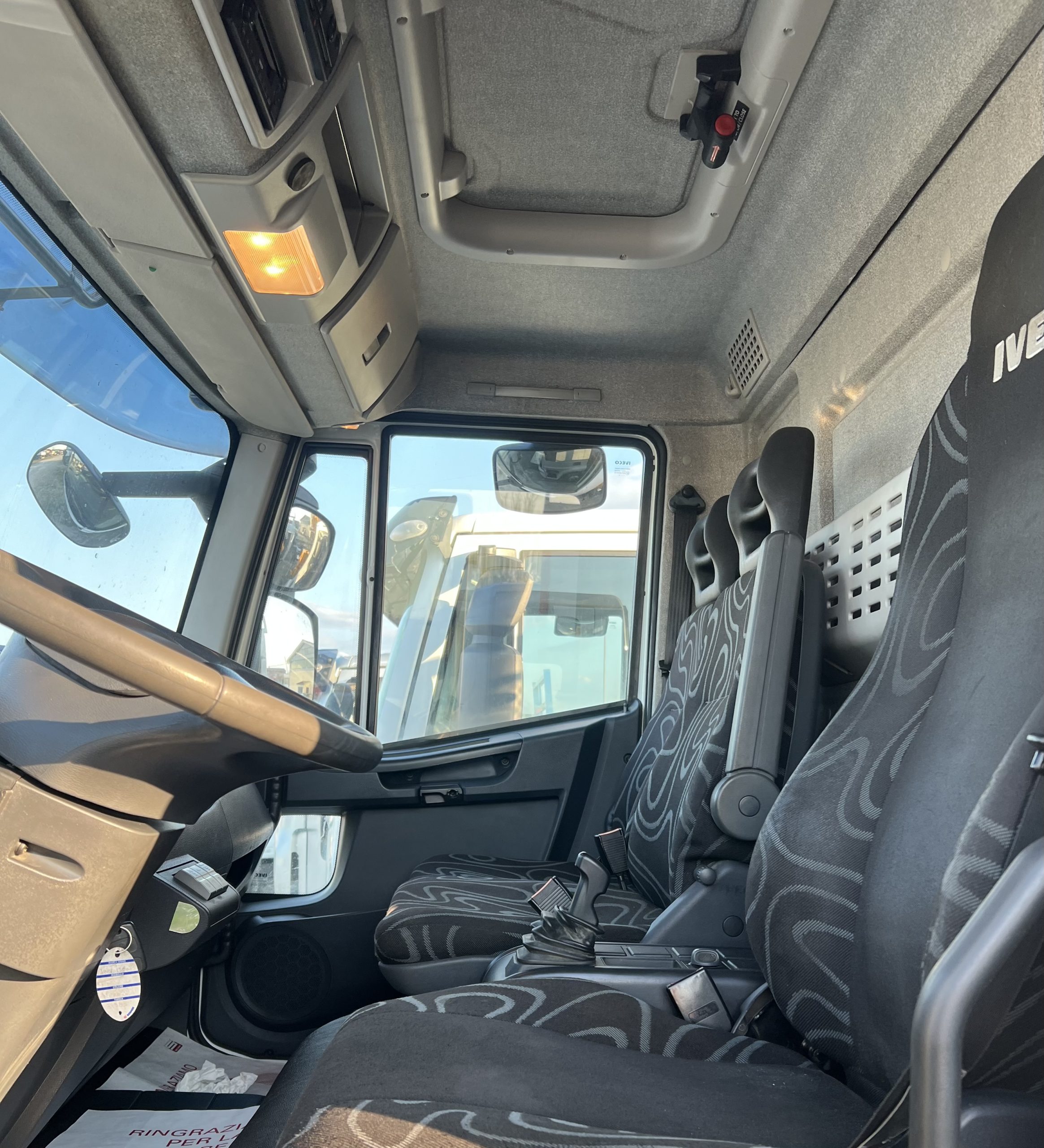 IVECO 150E25, EURO6, CASS. RIB.LE + GRU EFFER 140/3S+JIB/2S – COD. 2382