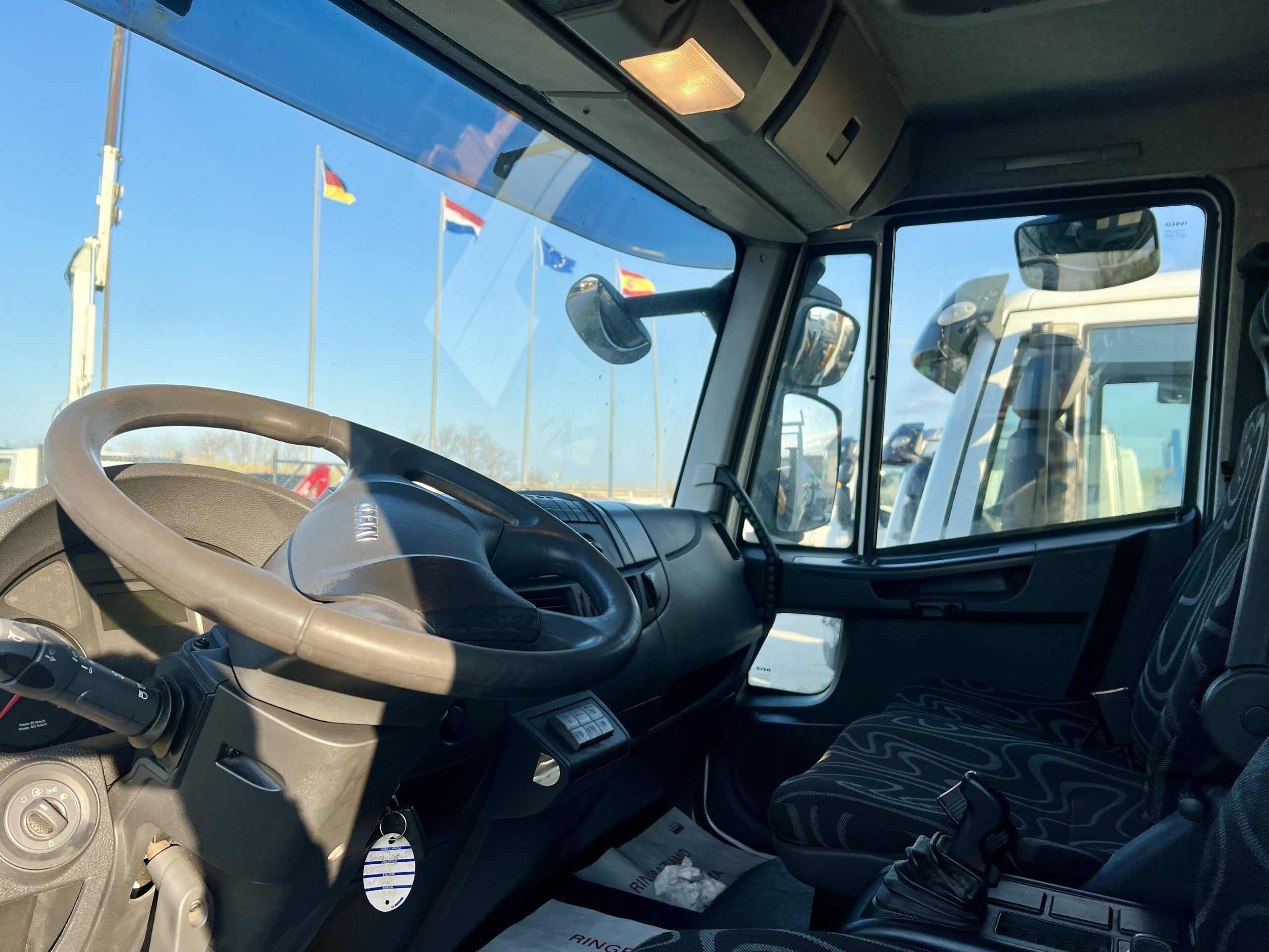 IVECO 150E25, EURO6, CASS. RIB.LE + GRU EFFER 140/3S+JIB/2S – COD. 2382