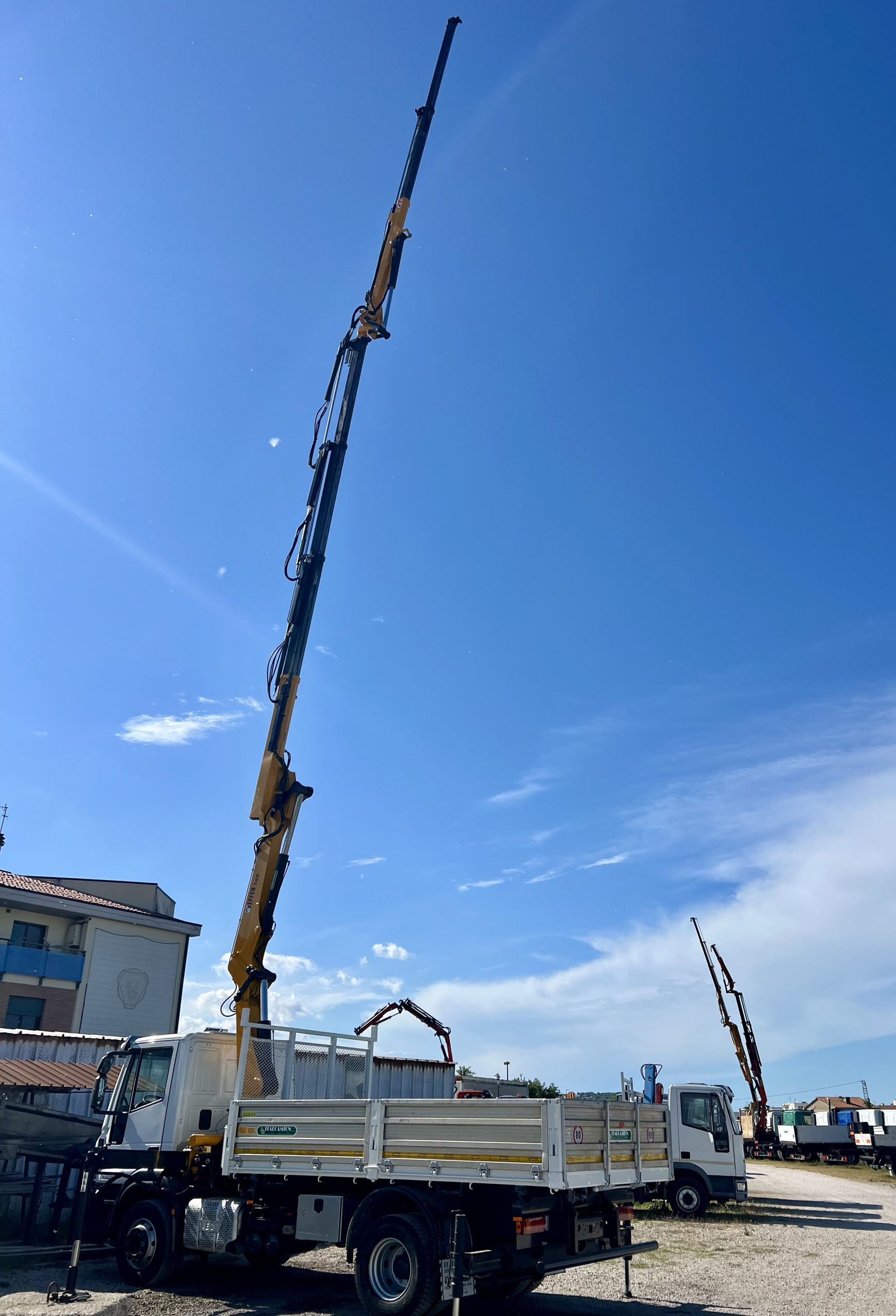 IVECO 150E25, EURO6, CASS. RIB.LE + GRU EFFER 140/3S+JIB/2S – COD. 2382