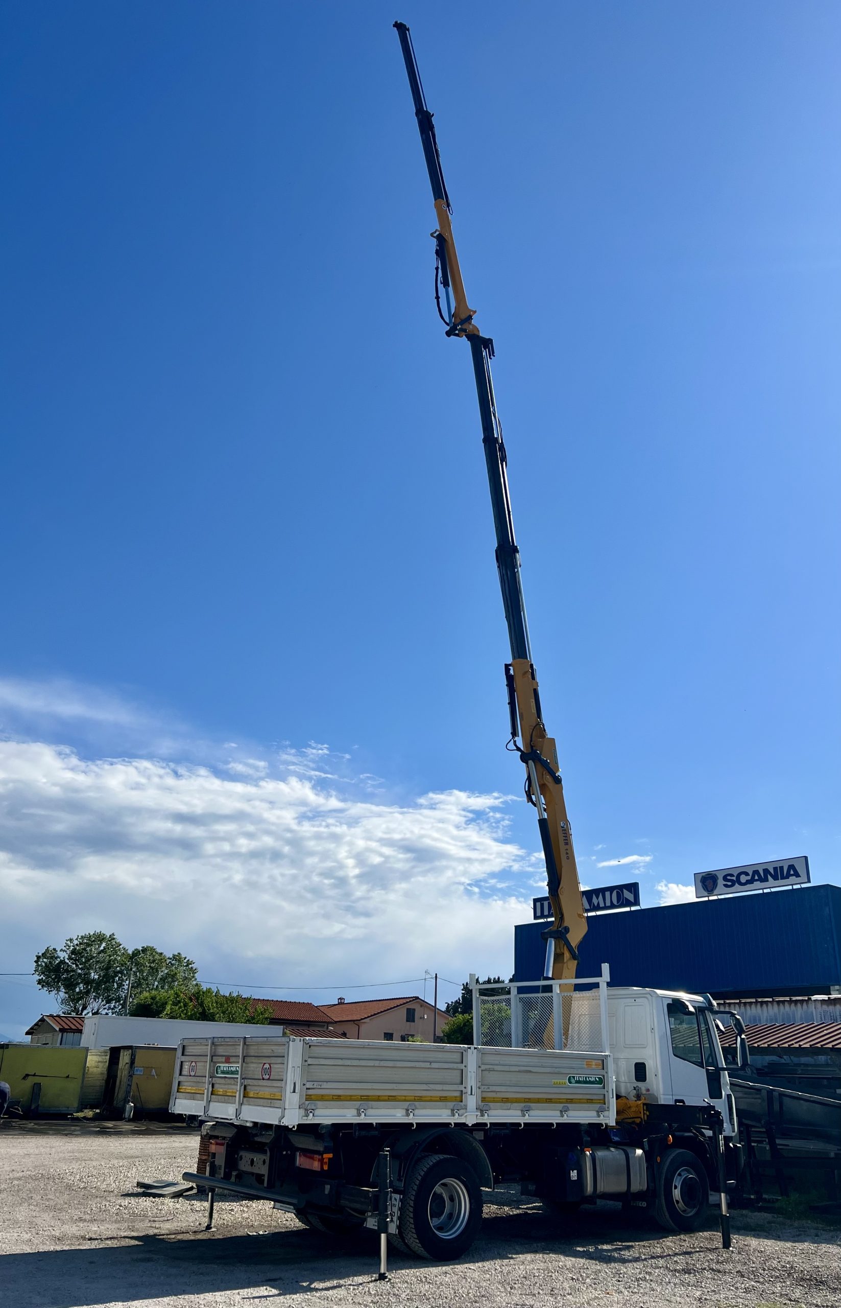 IVECO 150E25, EURO6, CASS. RIB.LE + GRU EFFER 140/3S+JIB/2S – COD. 2382