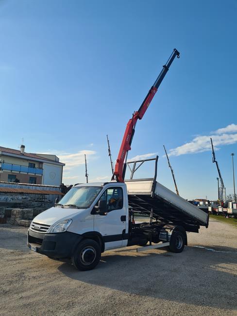 IVECO 65C18 CASS. RIB.LE + GRU FASSI 40.22 – COD. 2384