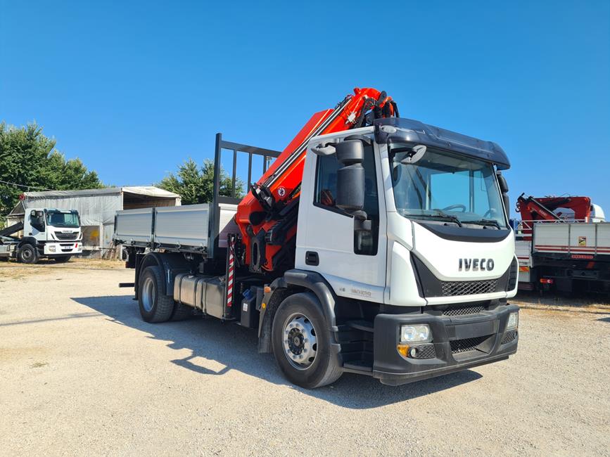 IVECO 180E32 CASS. RIB.LE + PALFINGER 20002+JIB – COD. 2405
