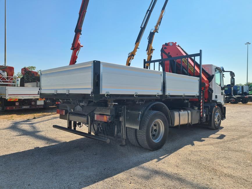 IVECO 180E32 CASS. RIB.LE + PALFINGER 20002+JIB – COD. 2405