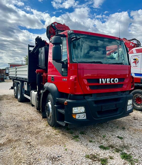 IVECO STRALIS 420, EURO5, CASS. RIB.LE + GRU FERRARI 733/4S+JIB/3S – COD. 2438